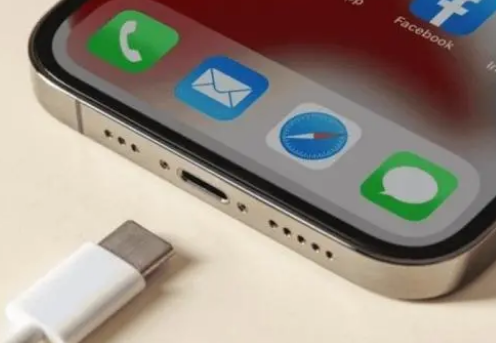 宁阳苹果15维修分享iPhone15改USB-C接口后能和安卓用户互借充电器吗 